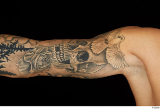 Claudio arm nude shoulder tattoo 0002.jpg